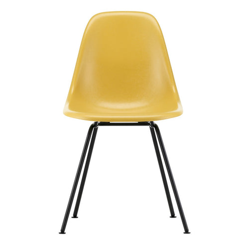 Cadeira Eames em Fibra de Vidro DSX / Base Preta